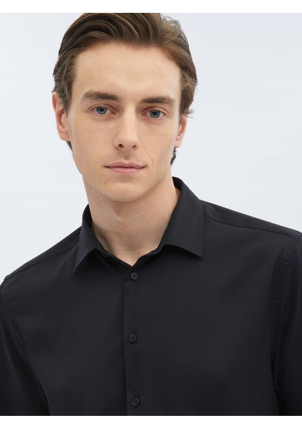 Siyah Düz Regular Fit Dokuma Casual Gömlek fırsatları