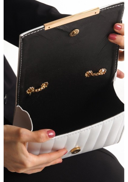 Shoes Kadın Beyaz Gold Detaylı Zincirli Çanta fırsatları