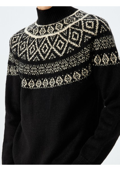 Dik Yaka Desenli Triko Kazak indirimleri