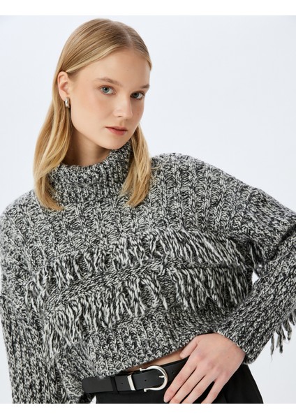 Triko Püskül Detaylı Uzun Kollu Kırçıllı Balıkçı Yaka Kazak