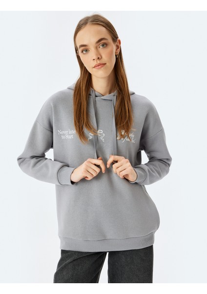 Arkası Baskılı Kapüşonlu Rahat Kalıp Sweatshirt