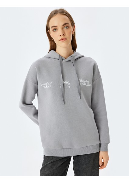 Arkası Baskılı Kapüşonlu Rahat Kalıp Sweatshirt