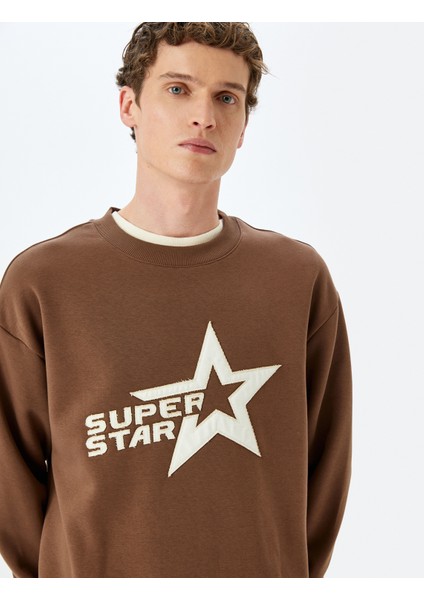 Bisiklet Yaka Oversize Pamuk Karışımlı Slogan Baskılı Sweatshirt fiyatları