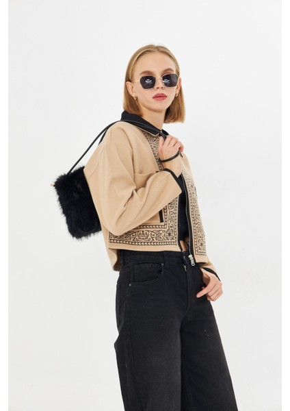 Önü Nakışlı Kısa Kaşe Gömlek indirimleri