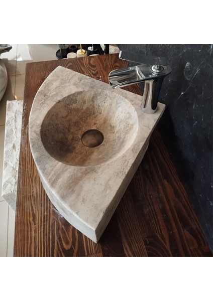 Traverten Üçgen Lavabo