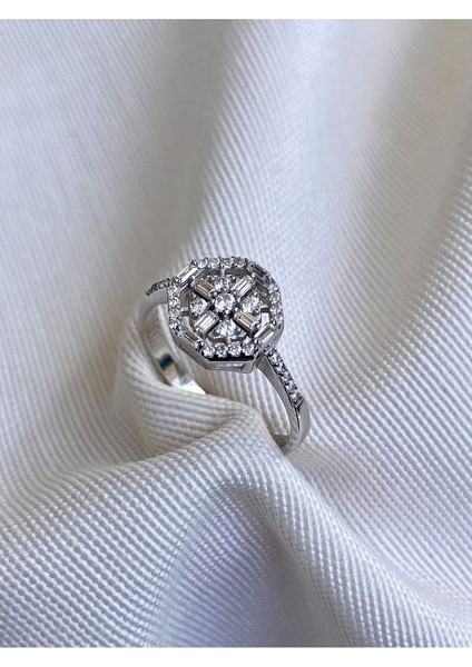 14 K White Gold Kaplama 925 Ayar Gümüş Baget Çerçeveli Yüzük fiyatları