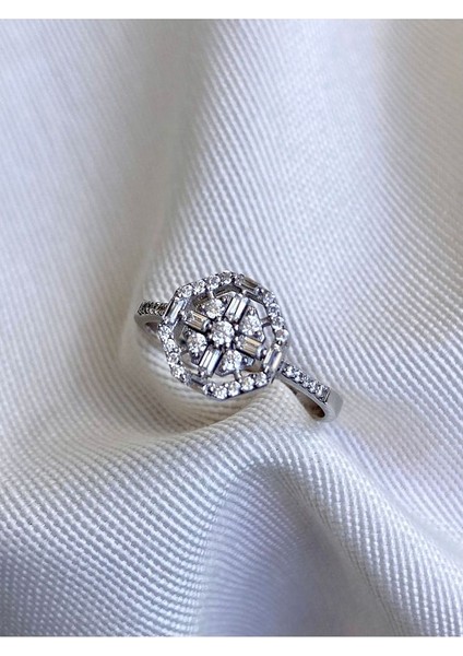 14 K White Gold Kaplama 925 Ayar Gümüş Baget Çerçeveli Yüzük modelleri