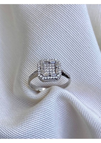 14 K White Gold Kaplama 925 Ayar Gümüş Baget Çerçeveli Kare Yüzük fiyatları