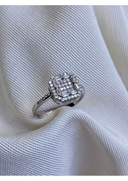 14 K White Gold Kaplama 925 Ayar Gümüş Baget Çerçeveli Kare Yüzük modelleri