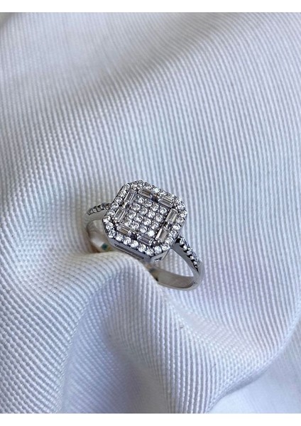 14 K White Gold Kaplama 925 Ayar Gümüş Baget Çerçeveli Kare Yüzük fırsatları