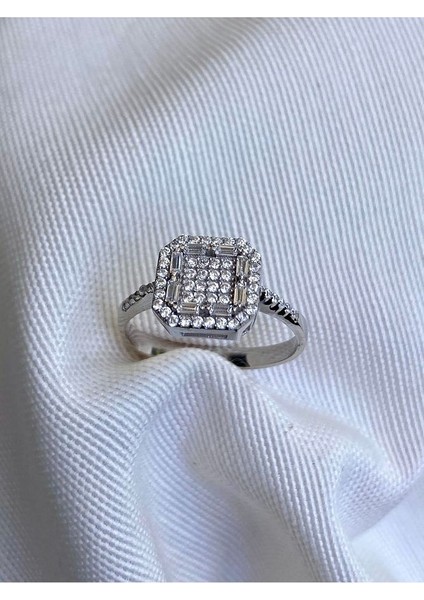 14 K White Gold Kaplama 925 Ayar Gümüş Baget Çerçeveli Kare Yüzük indirimleri