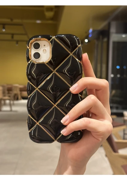 Paladyum Case iPhone 11 Uyumlu Gold Detaylı Çizgili Siyah Baklava Dilimli Puf Kılıf