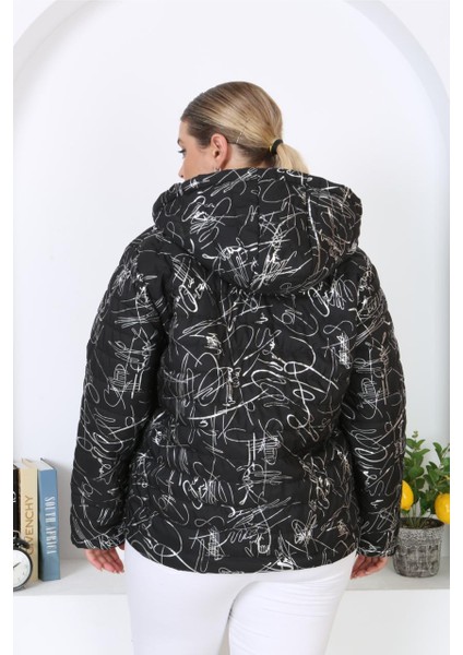 Kadın Büyük Beden Siyah Çıkarılabilir Kapüşonlu Lak Baskılı Cepli Mont 65N38339