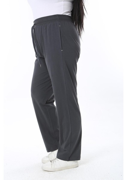 Kadın Büyük Beden Füme Pamuklu Kumaş Beli Kuşgözü Bağcık Detaylı Eşofman Alt 65N38470