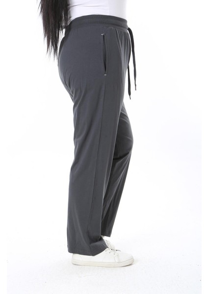 Kadın Büyük Beden Füme Pamuklu Kumaş Beli Kuşgözü Bağcık Detaylı Eşofman Alt 65N38470