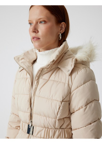 Kapitone Şişme Kaban Kapüşonlu Suni Kürk Yaka Kemerli