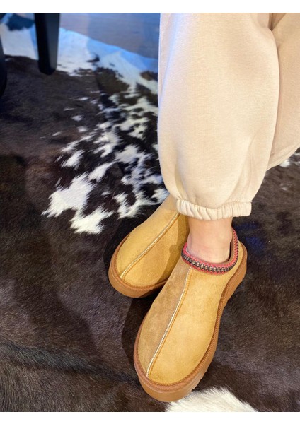 Kadın Ev Botu Süet Camel Nakışlı Kalın Taban
