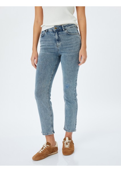 Düz Paça Normal Bel Düğmeli Cep Detaylı Kot Pantolon - Straight Fit Jean