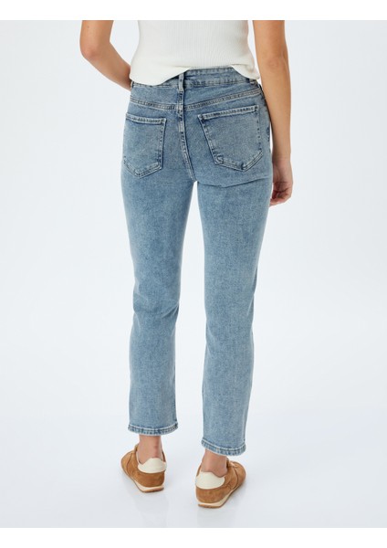 Düz Paça Normal Bel Düğmeli Cep Detaylı Kot Pantolon - Straight Fit Jean