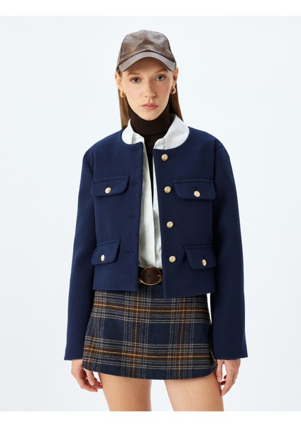 Düğmeli Yuvarlak Yaka Cep Detaylı Dar Kalıp Mevsimlik Ceket modelleri