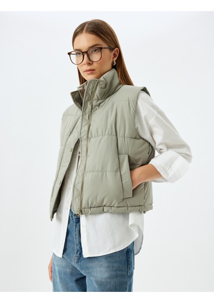 Dik Yaka Fermuarlı Cepli Kısa Şişme Yelek