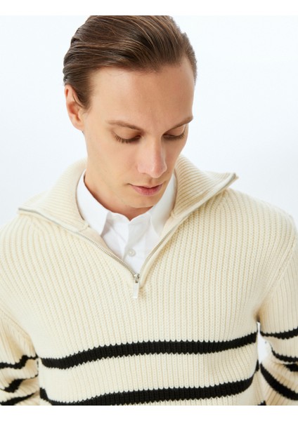 Yarım Fermuarlı Yün Karışımlı Çizgili Triko Kazak