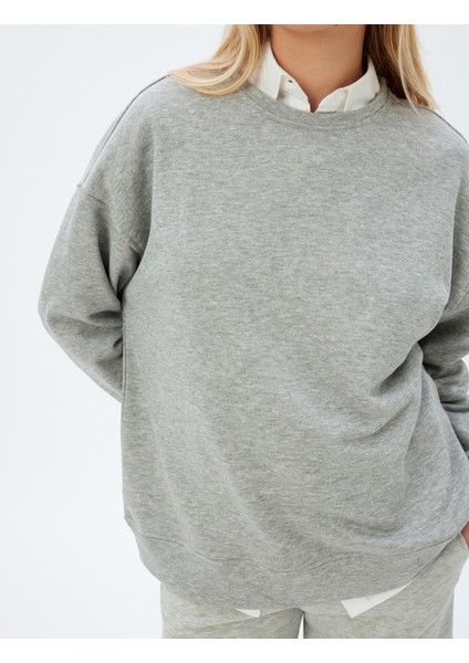 Basic Sweatshirt Bisiklet Yaka Uzun Kollu Rahat Kalıp