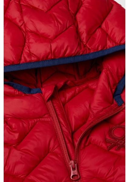 Erkek Bebek Sol Göğsü Logo Işlemeli Kapüşonlu Yüksek Yaka Yelek - Kırmızı modelleri