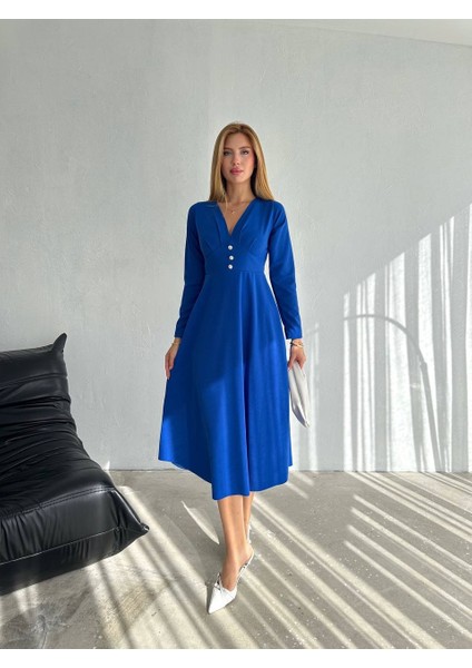 Krep Kumaş Düğme Detaylı V Yaka Uzun Kollu Midi Boy Elbise
