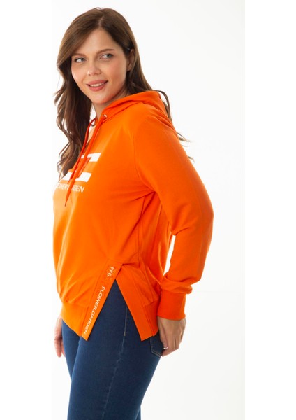 Kadın Büyük Beden Oranj Taş ve Baskı Detaylı Kapşonlu Yan Yırtmaçlı Sweatshirt 65N36867 indirimleri