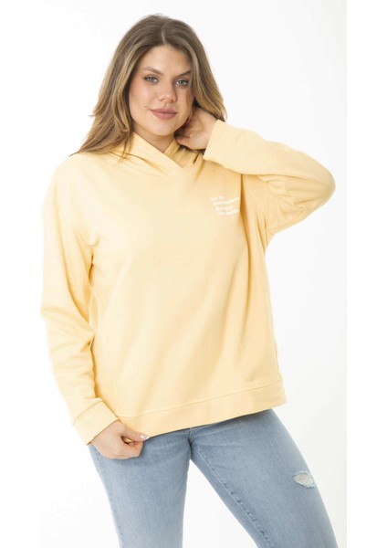 Kadın Büyük Beden Sarı Arka ve Göğüs Baskılı Iki Iplik Kapşonlu Sweatshirt 65N37164