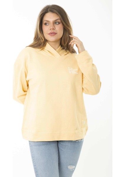 Kadın Büyük Beden Sarı Arka ve Göğüs Baskılı Iki Iplik Kapşonlu Sweatshirt 65N37164 modelleri