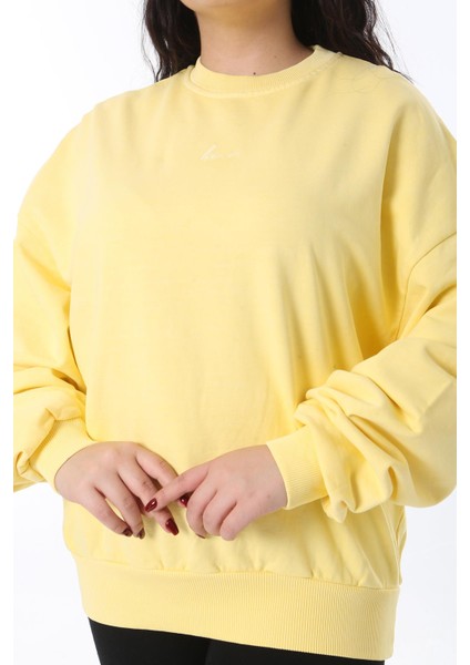Kadın Büyük Beden Sarı Rahat Kesim Sweatshirt 65N38606 modelleri