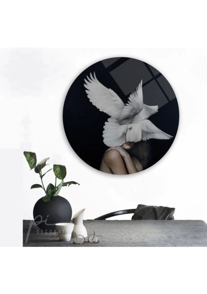 Kadın ve Güvercin Yuvarlak Cam Tablo