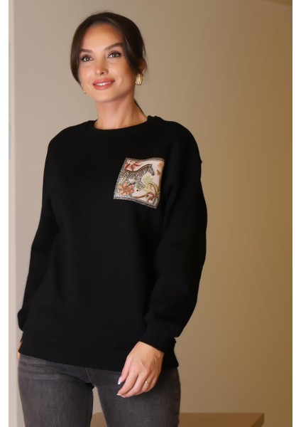 Zebra Baskılı Taşlı Siyah Kadın Sweatshirt 5590-2K5