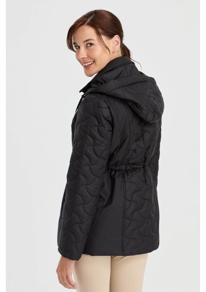 Kapüşonlu Beli Bağcıklı Siyah Kadın Mont 23401-2K5