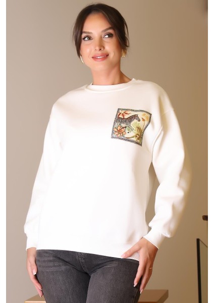 Zebra Baskılı Taşlı Ekru Kadın Sweatshirt 5590-2K5