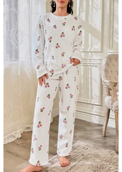 Çiçek Desenli Fitilli Pamuklu Uzun Pijama Takımı fırsatları
