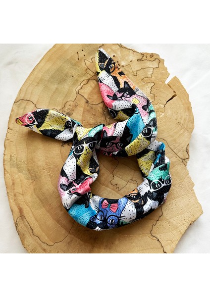 Gözlüklü Kediler Desenli Fular (55 Cm*55 Cm) fiyatları