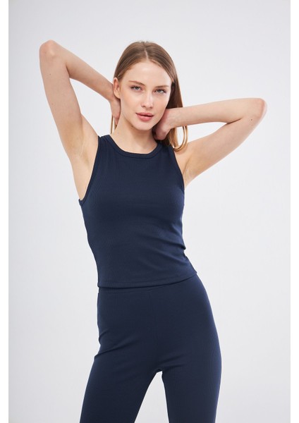 Kadın Dar Kesim Uzun Bisiklet Yaka Kolsuz Düz Fitilli Bluz/body