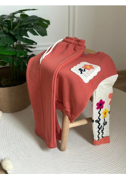 Mercan Rengi Örgü Detaylı Eşofman Takımı