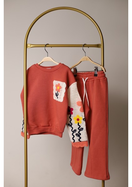 Mercan Rengi Örgü Detaylı Eşofman Takımı fiyatları