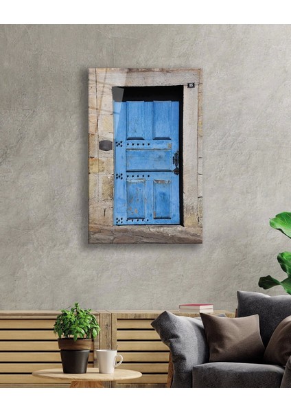 Taş Duvarlar ve Mavi Ahşap Kapı Dikey Cam Tablo