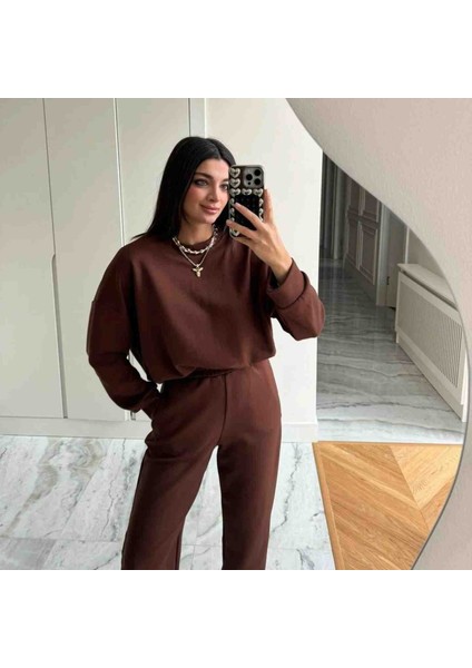 Spor ve Günlük Kullanım Için Modern Kadın Eşofman Takımı
