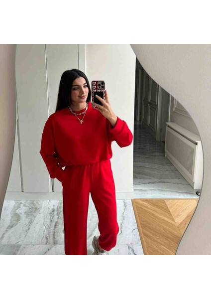 Spor ve Günlük Kullanım Için Modern Kadın Eşofman Takımı