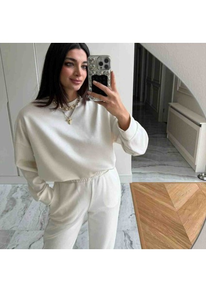 Spor ve Günlük Kullanım Için Modern Kadın Eşofman Takımı