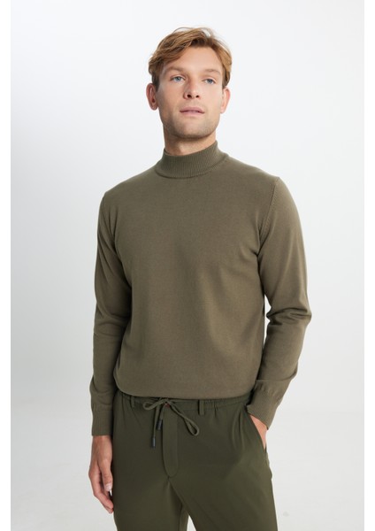 Pamuklu Standart Fit Normal Kesim Yarım Balıkçı Yaka Triko Haki Kazak