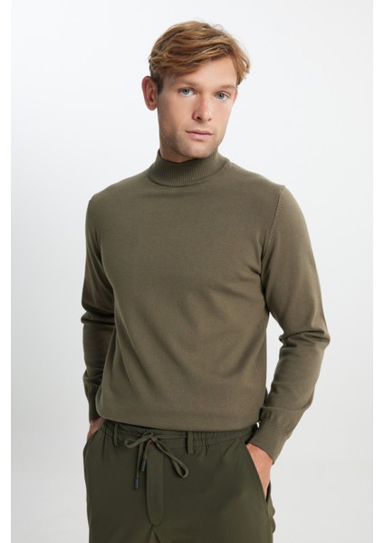 Pamuklu Standart Fit Normal Kesim Yarım Balıkçı Yaka Triko Haki Kazak modelleri