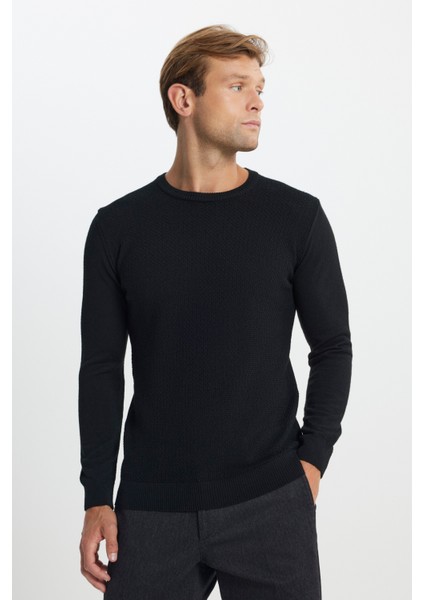 Pamuklu Standart Fit Normal Kesim Bisiklet Yaka Jakarlı Triko Siyah Kazak