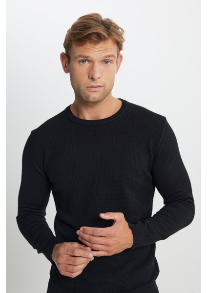 Pamuklu Standart Fit Normal Kesim Bisiklet Yaka Jakarlı Triko Siyah Kazak modelleri